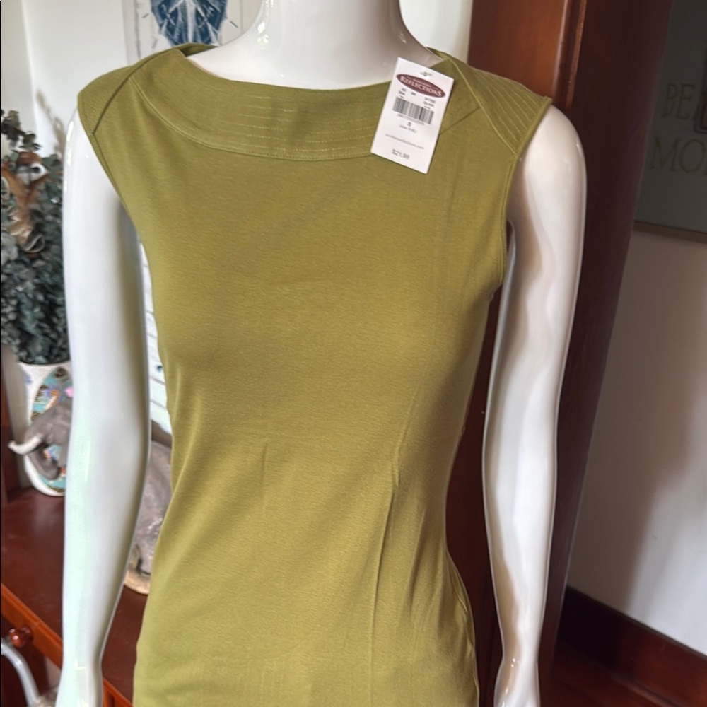NWT northern reflections size small Olive Green Sleeveless Top